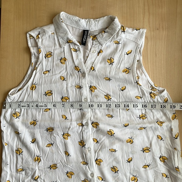 H&M Lemon Novelty Print Collared 100% Viscose Sleeveless Shirt Women's Size 6 - Picture 3 of 7